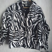 Класна ошатна куртка демі . Розміри 42-48 б/в