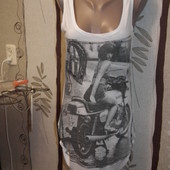 Майка lipsy с интересным принтом мотоциклистки,100% вискоза