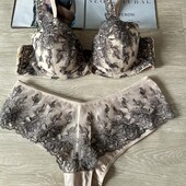 Очень красивый кружевной комплект