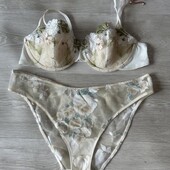 Кружевной светлый бюстгальтер 75b и трусы
