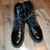 Стильні лаковані ботинки