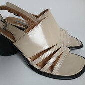 Лаковые босоножки р.36 (ньюанс)витрина