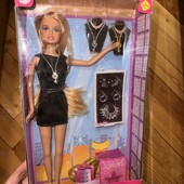 Кукла как барби с украшениями и сумочкой
