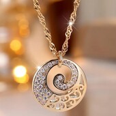 Жиночій, елегантний кулон.