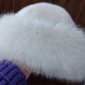 Шикарні теплі хутряні шапка-шапочки-високоякісне еко хутро!Колір-білий!