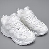 Практичні зимові трендові кросівки на хутрі 38 розмір