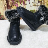 Шикарні, натуральні, теплі угги з натуральним хутром. Розмір 37.