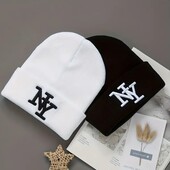 Тепленька м'якенька Шапка білого або чорногокольору