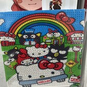 Це набір для творчості — алмазна мозаїка з персонажами Hello Kitty.
