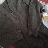 Вовняний светр у кольорі хакі