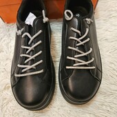 Стильні кросівки