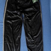 Спортивні штани для хлопчика з малесеньким начосом .