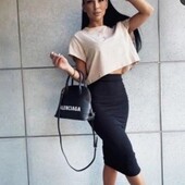 Костюм : спідниця + футболка . Розмір М. З вітрини.