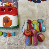 Два набора іграшок, будиночок та м'які кеглі з м'ячем