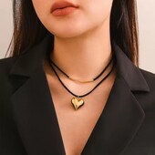 Витончене колье- чокер з кулоном у вигляді серця. Двошарова чорна нитка, оксамитовий ланцюжок