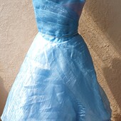 Дитяча святкова сукня.