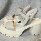 Шикарные кожаные босоножки на платформе. разм. 39 (25 см)