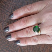 Красива каблучка із золотою вставкою