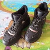 Зимові шкіряні кросівки з хутром 38 р. зимние кожаные кроссовки с мехом 38 р. в середині взуття 23.