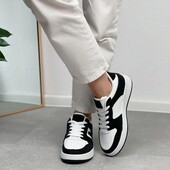 Кросівки білі з чорним