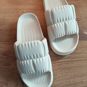 Жіночі шльопанці Крок .