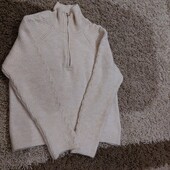Якісний молочний светр Stradivarius,стан нового XS-S