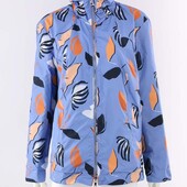 Стильная двухсторонняя легкая куртка- ветровка для пышненьких модниц .Состояние новой!