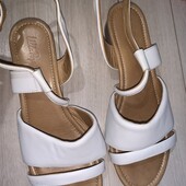 Шкіряні босоніжки .Розмір 40-41.