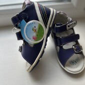 Босоніжки нові для дівчинки