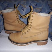 Кожаные ботинки.р.р.36.стелька 23 см.в хорошем состоянии.Оригинал!