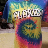 Яскрава бавовняна футболка