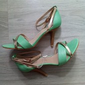 Розпродаж!!! Фирменные новые красивые босоножки, стелька натуральная кожа р.37