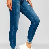 Стрейчивые с потертостями джинсы от Topshop