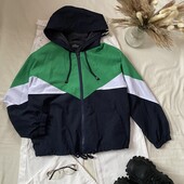 Стильна курточка/вітрівка у зелено/біло/синьому кольорі