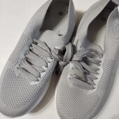 Женские кроссовки 40