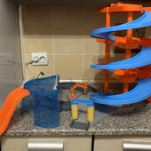 Велика Парковка Bburago Mega Dealer Showroom комплектація на фото