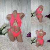 Яскравий сексі купальник
