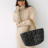 В'язана тепла сукня вільного крою з коміром