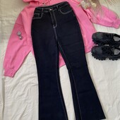 Стильні чорні джинси кльош