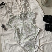 Красивий молочний боді у квітковий принт