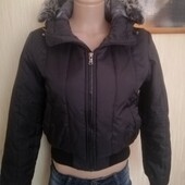 Куртка коротка утеплена з капюшоном р. м ( 46 )