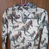 Гарний весняний светрик з капюшоном.