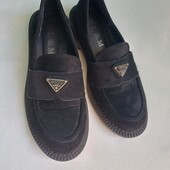 Жіночі замшеві лофери.