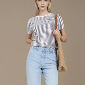 Біла футболка в чорну смужку нова