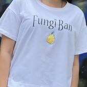 Жіноча трикотажна футболка оверсайз з камінням на рукавах.