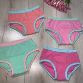 4пари тренувальних трусиків на 3-4роки.