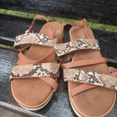 Класні босоніжки