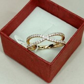 Очаровательное кольцо бесконечность с дорожками фианитов. Размер 19. Позолота 585 пробы 18К.