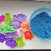 Кинетический песок с формочками. Можно без аука.