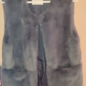 Теплая фирменная жилетка на 11-13 лет. Состояние идеальное